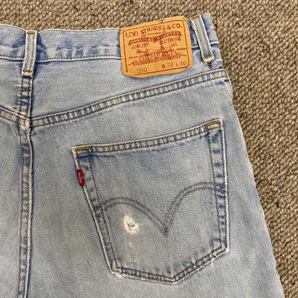 Vintage Levi’s 550 Cut Off Boyfriend Jean Shorts! - Picture 3 of 7